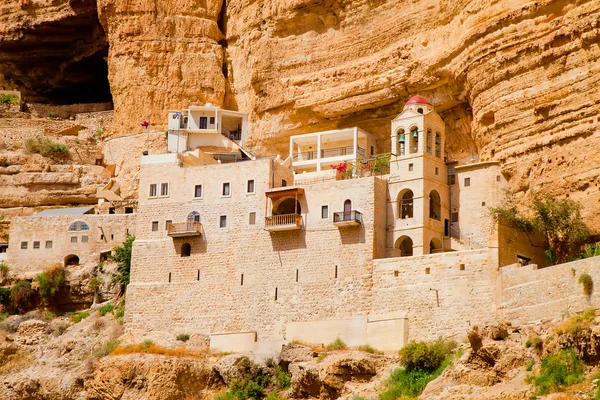 岩ギリシャ修道院の聖ジョージ — ストック写真