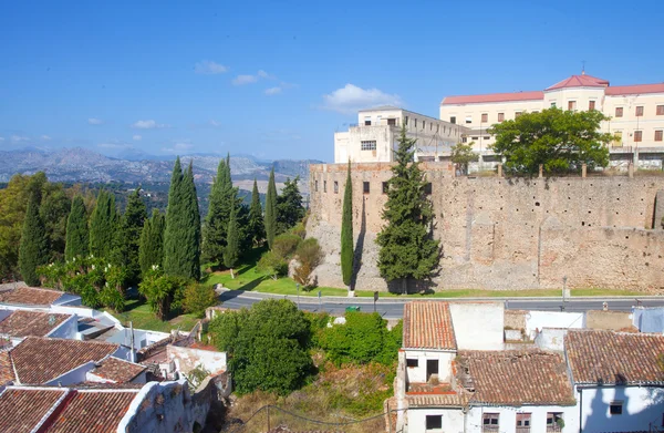 Panoramautsikt over gamle bygninger i Ronda – stockfoto