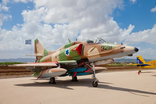 F-16 Kampfflugzeug mit israelischem Stern an Bord — Stockfoto