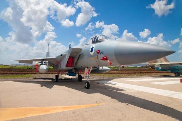 F-15 Kämpfer auf der Ausstellung zum Unabhängigkeitstag — Stockfoto