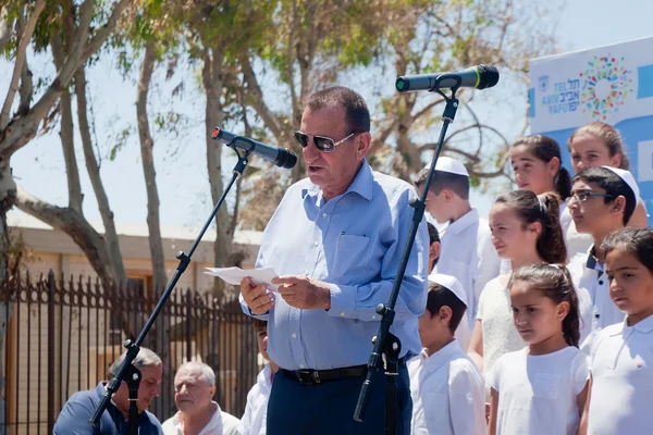 Sindaco di Tel Aviv rivolgendosi alla gente il giorno della memoria — Foto Stock