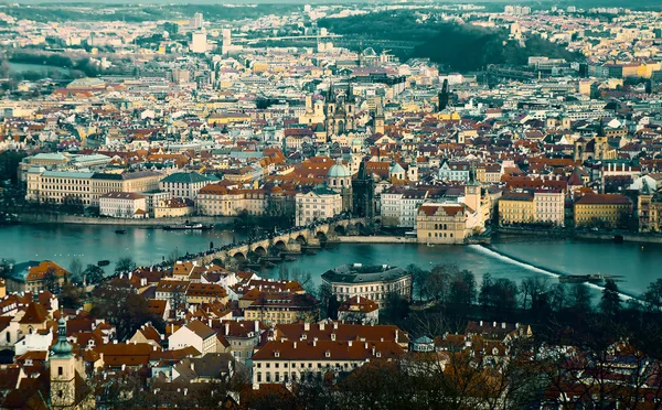 Ovanför vyn av Old Prague tonade — Stockfoto
