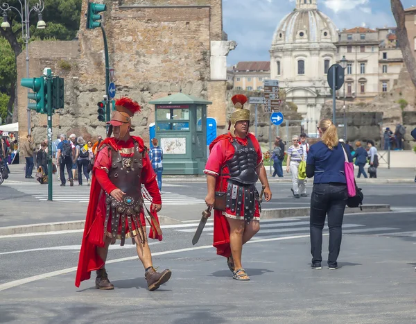 Twee straat artiesten als legionairs — Stockfoto