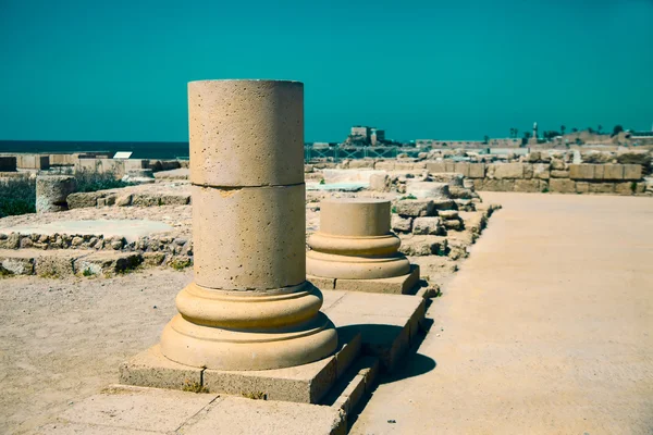 Resti di colonne a Cesarea — Foto Stock