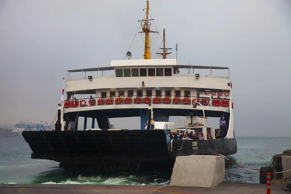 Nagy ferry leszállás — Stock Fotó