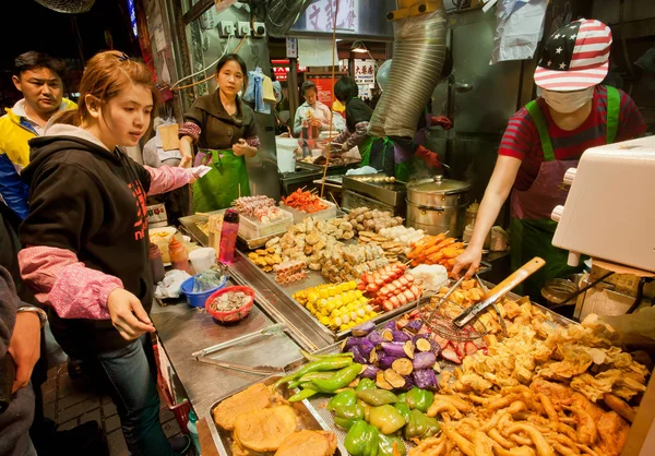 Fast-food Restoran durak et yemekleri ve ızgara deniz ürünleri ile — Stok fotoğraf