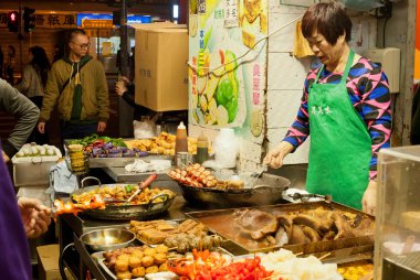 Hazır yemek fast food restoran ve bir satıcı ile açık mutfak 