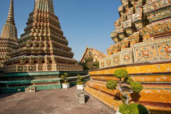 Ancient Chedi-form av stupa i buddhistiska kloster — Stockfoto