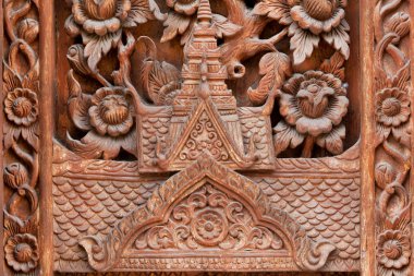 Bir Budist tapınağının çatısının silueti