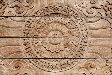 Eski tarz desenleri ile Rustik ahşap kapı, geleneksel sanat 
