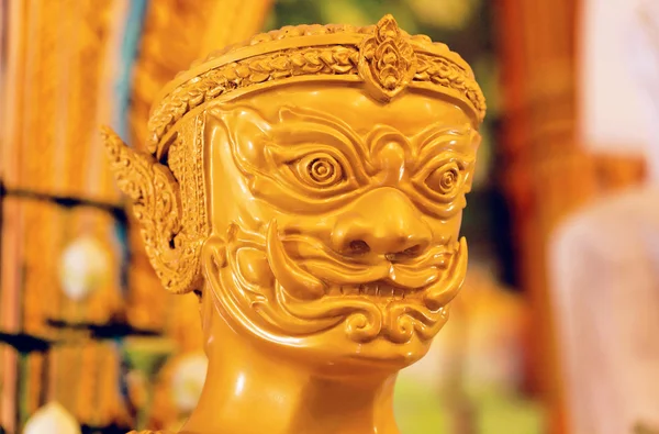 Golden giant statue head of buddhist temple in Thailand — Stock Photo, Image