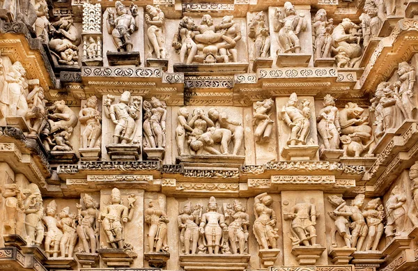 Khajuraho sex scenes, famouse artistic project on walls of historical temple in India. — Stock Photo, Image