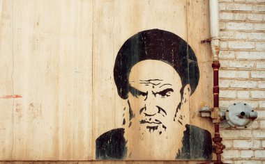 İran dini lideri ve politikacı Ayetullah Humeyni duvar üzerinde