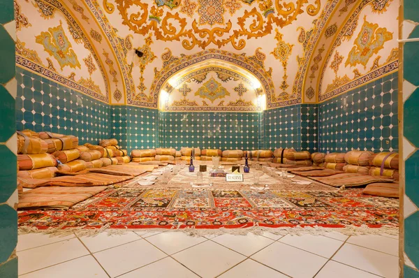 Вхід до порожній їдальня старого стилю розкішний ресторан пофарбовані в Перська стиль — стокове фото
