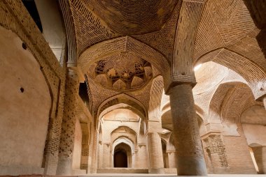 Isfahan, İran'ın tarihi Jameh caminin sütunlar. İslam kültür örneği