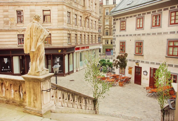 Old area of Vienna with sculptures of christian churches — Stock Photo, Image