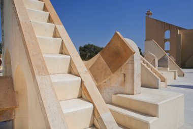 Antik astronomik enstrüman Rashivalaya Yantra, zodyak işaretleri temsil eden