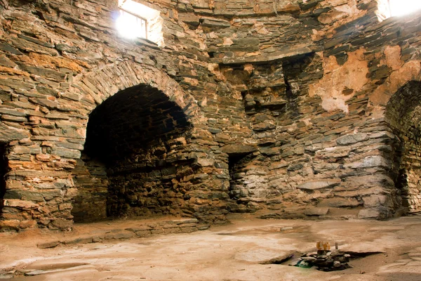 Interior of the all stone 15-th century caravanserai Tash Rabat, in Kyrgyzstan. — Stock Photo, Image