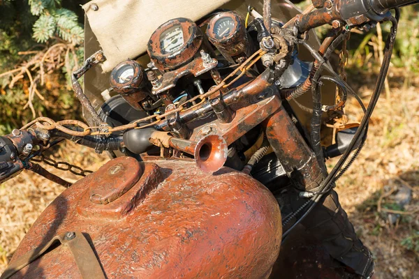 Retro stijl motorfiets met vintage snelheidsmeter — Stockfoto