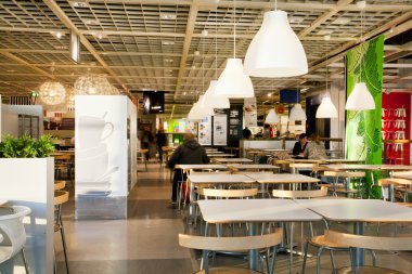 Dev uluslararası IKEA mağazası eatery alanı