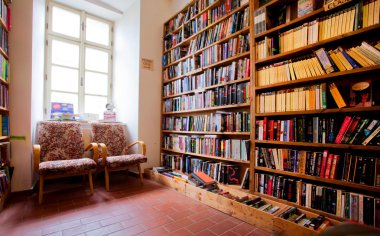 Pek çok sanat kitap kitap mağazasında