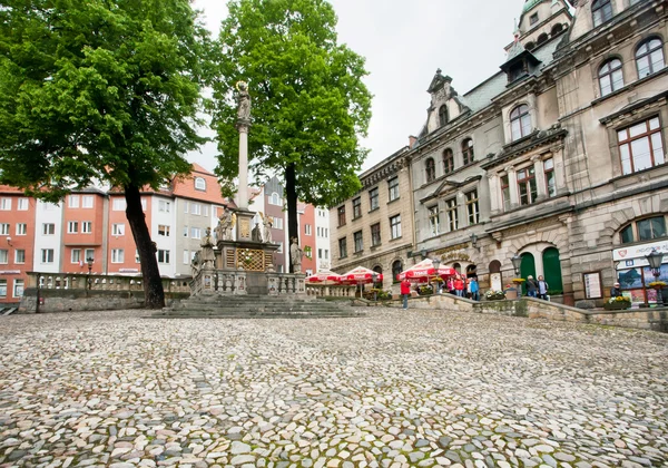 Kullersten på torget i centrum av den gamla staden i Böhmen — Stockfoto
