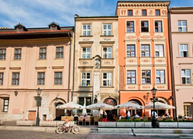 Döngüsü sit açık kafe ve restoranlarda tarihi evler geçmiş olan kadın