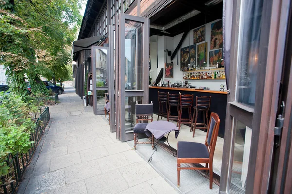 인테리어 디자인의 오래 된 도시에 있는 비싼 식당에 바 — 스톡 사진