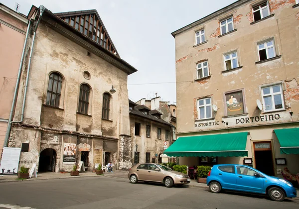 Alte Häuser mit Restaurants in der alten Straße — Stockfoto