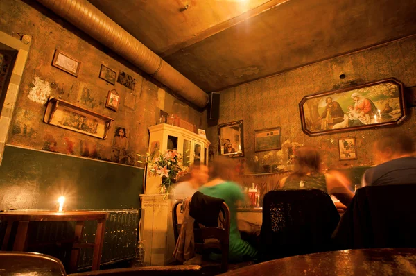 Interior of a popular restaurant in the old town — Stock Photo, Image