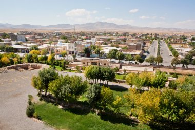 Güzel kentsel Farsça cityscape Dağları ile