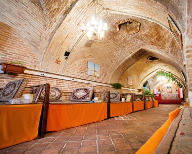 400 yıllık Kervansaray içinde İran Restoran