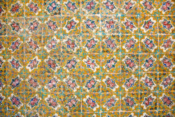 Fleurs et motifs colorés du palais en Iran — Photo