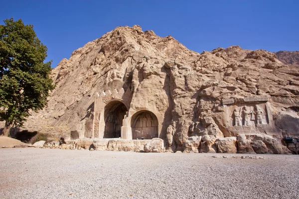 Baixo-relevo histórico nos antigos Arcos da Pérsia — Fotografia de Stock