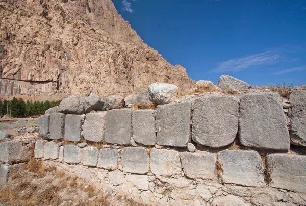 Ściany, zniszczone w dolinie na Bliskim Wschodzie — Zdjęcie stockowe