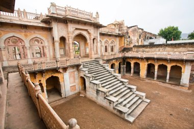 Perfect blending of Islamic architecture and Hindu temple architecture