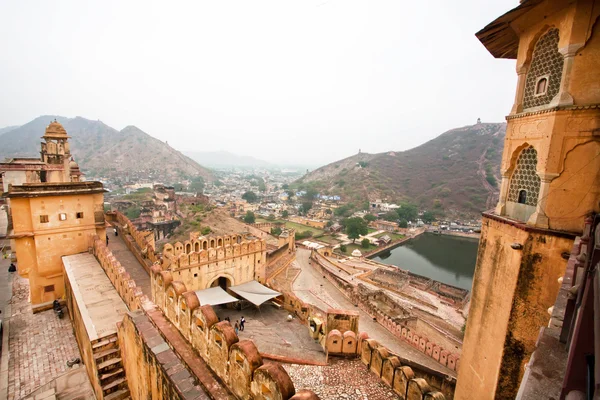 View from the stone walls of the indian Amber Fort — ストック写真