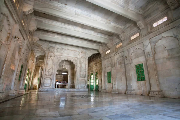 Mezcla perfecta de arquitectura islámica y templo hindú — Foto de Stock