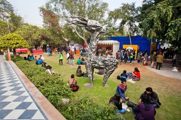 Young people sitting on the lawn during the festival — 图库照片