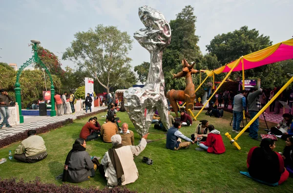 Gedrängter Innenhof des jaipur literature festival — Stockfoto