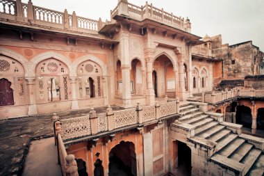 Perfect blending of Islamic architecture and Hindu temple architecture