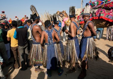 Ünlü çöl Festivali ziyaret Afrika Tribals Klan insanlardan