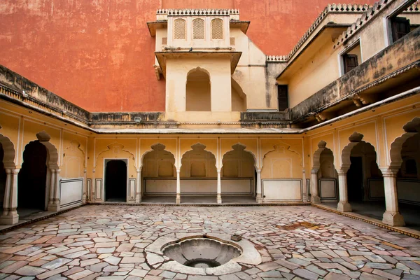 Courtyard of the historical Rajput building — Φωτογραφία Αρχείου