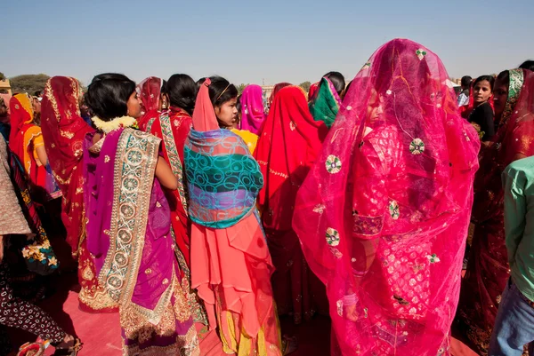 Women in the colorful crowd walking to the Desert Festival — Stock Photo, Image