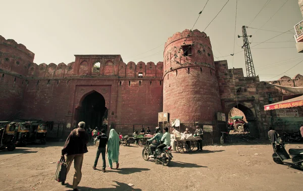 15th century stone gate of the historical indian city — ストック写真