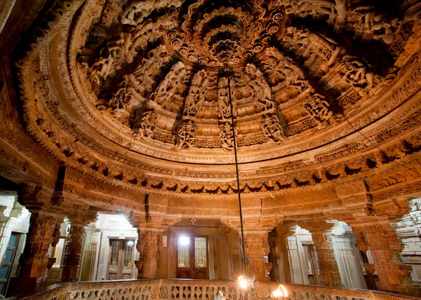 Pareti intagliate dei templi giainisti del XII secolo — Foto Stock