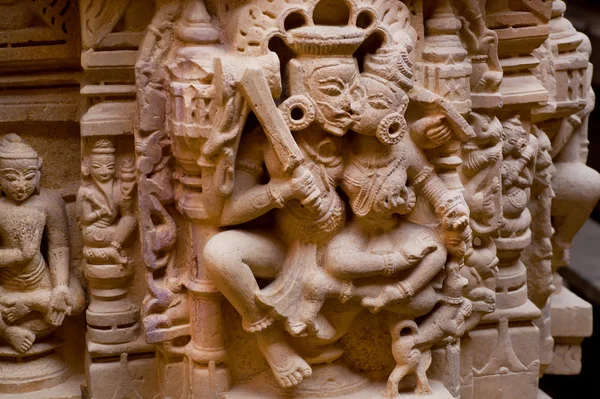 Hindu gods kissing with tongues on bas-relief of 12th century — Stockfoto