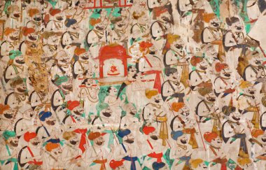 Silahlı askerler düzenli satır yürüyüş Hint Sarayı bir fresk üzerinde git.