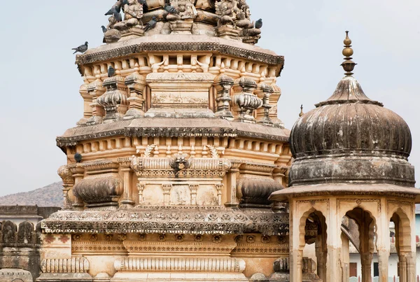 Eski tarihi Hindistan tapınak kuleleri oyulmuş — Stok fotoğraf