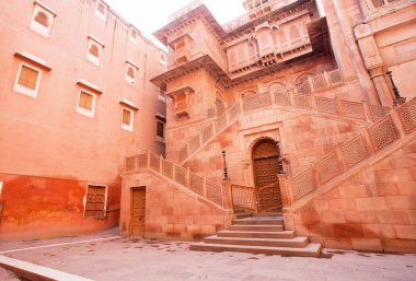 16. yüzyıl Rajasthan Junagarh Fort girişi